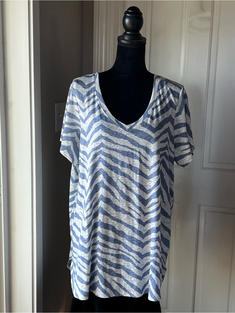 Tahari 100% Linen Lightweight Blue Zebra Stripe V-Neck Tee Top Plus Size 1X